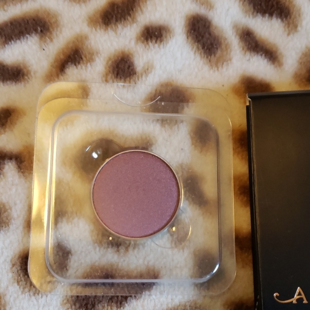 Anastasia Beverly Hills single eye shadow